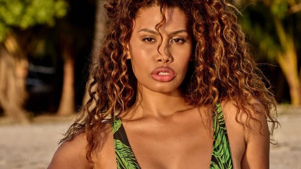 Leyna Bloom on beach for one piece in Belize for SI Swimsuit